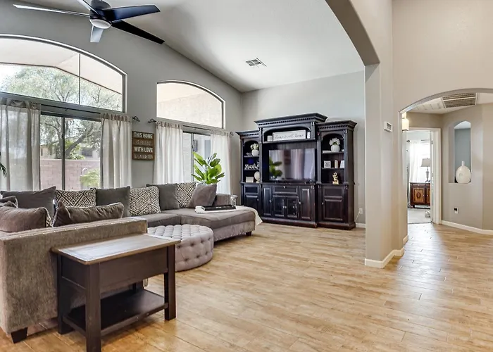 Hot Tub & Wfh Ready! Golf Retreat In Maricopa